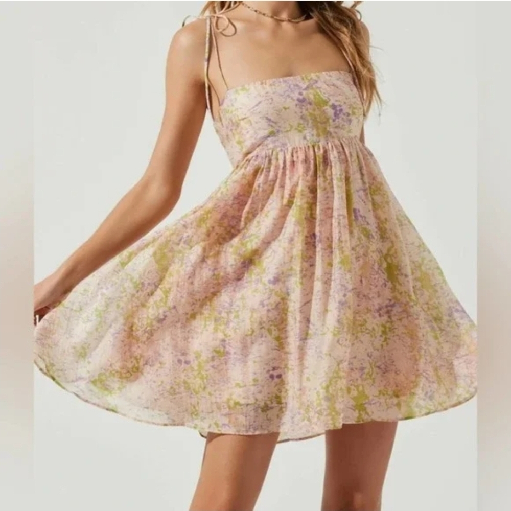 ASTR Pastel Floral Dress | Size Large | Smocked Back | Lightweight & Feminine